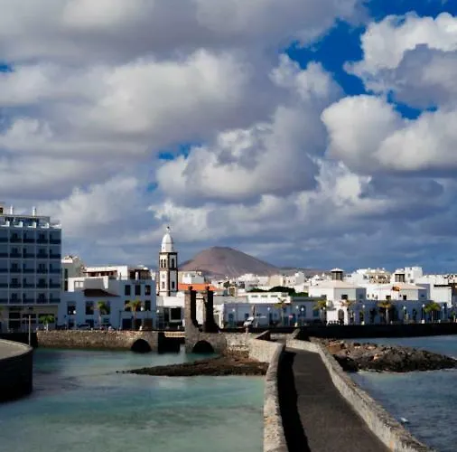 Vanesa Center *
